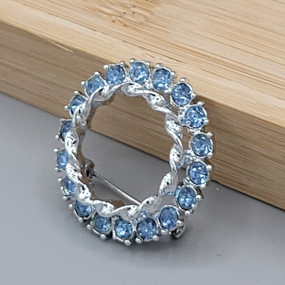 Vintage Silver Tone Circle Brooch Pin with Blue Rhinestones 1.25 Inch Retro - Picture 2 of 5